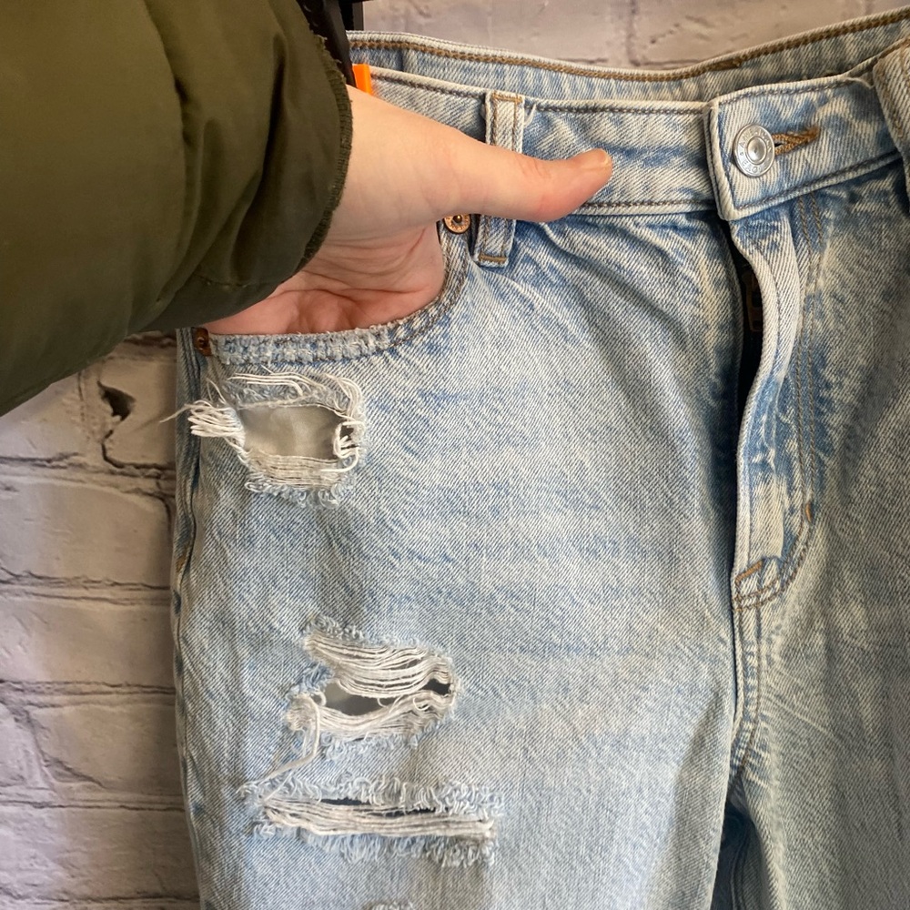 American Eagle Light Washed Comfort Stretch Really Ripped Mom Jeans Women’s 4 - Picture 8 of 12